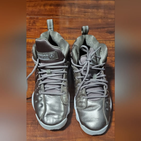 Nike Air Jordan Jumpman Team 2 SE size 6Y - Picture 2 of 12